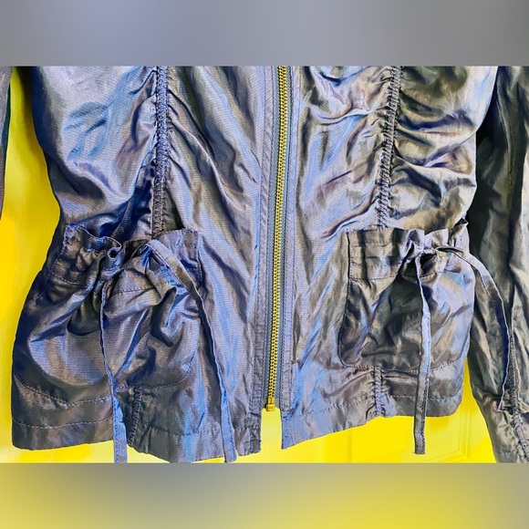 Vibrant Kapalua windbreaker 🌬️ - Picture 4 of 10